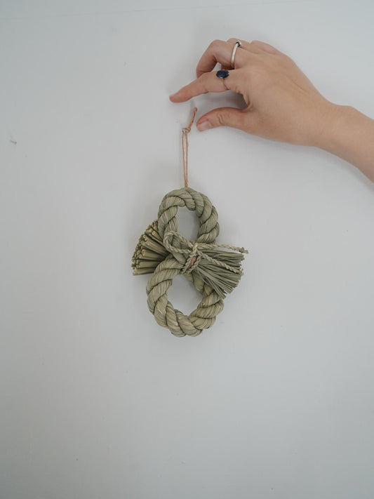 【わらむ】しめ飾り 三拍子