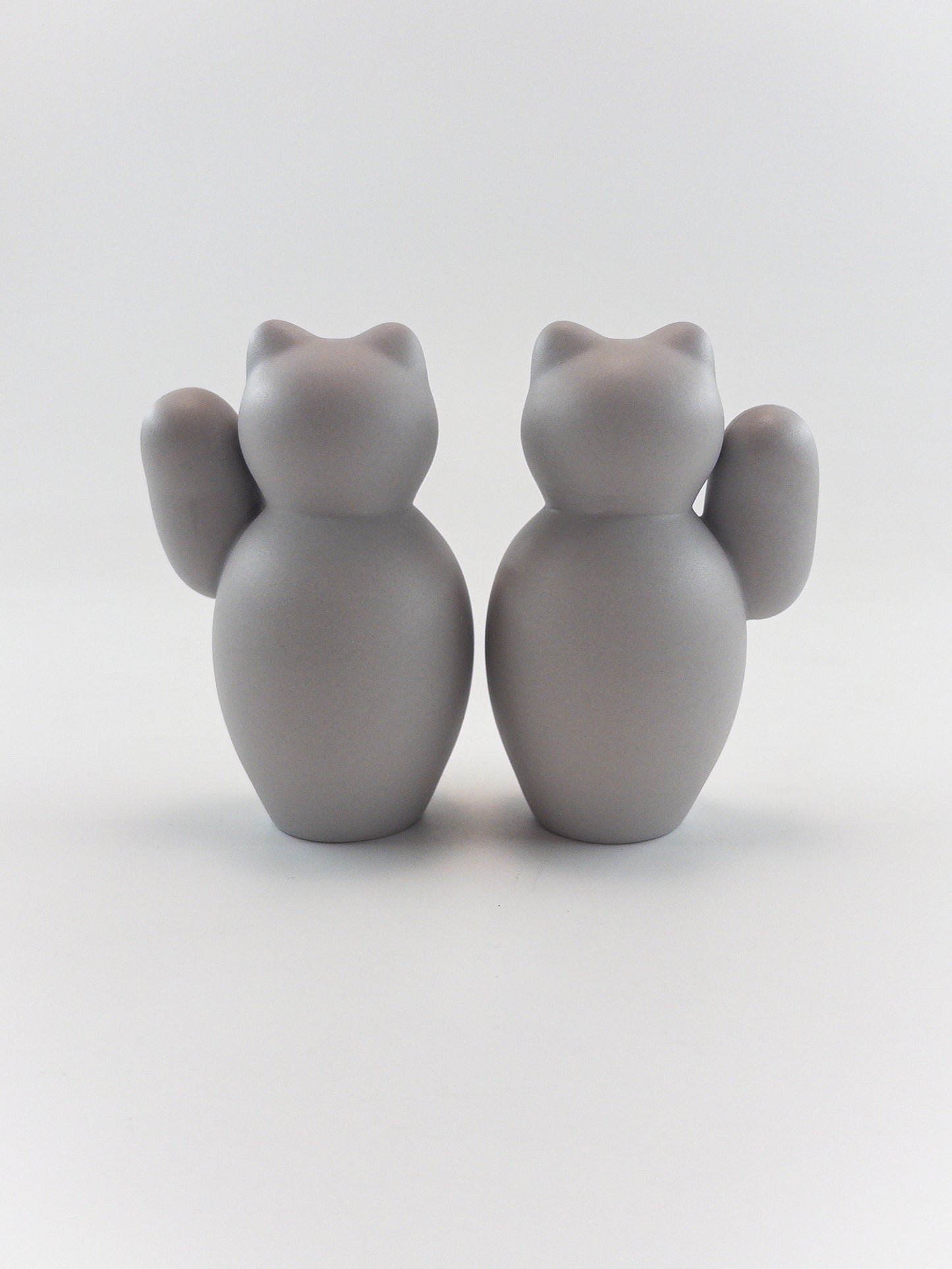 【菊池俊治】MANEKINEKO グレー