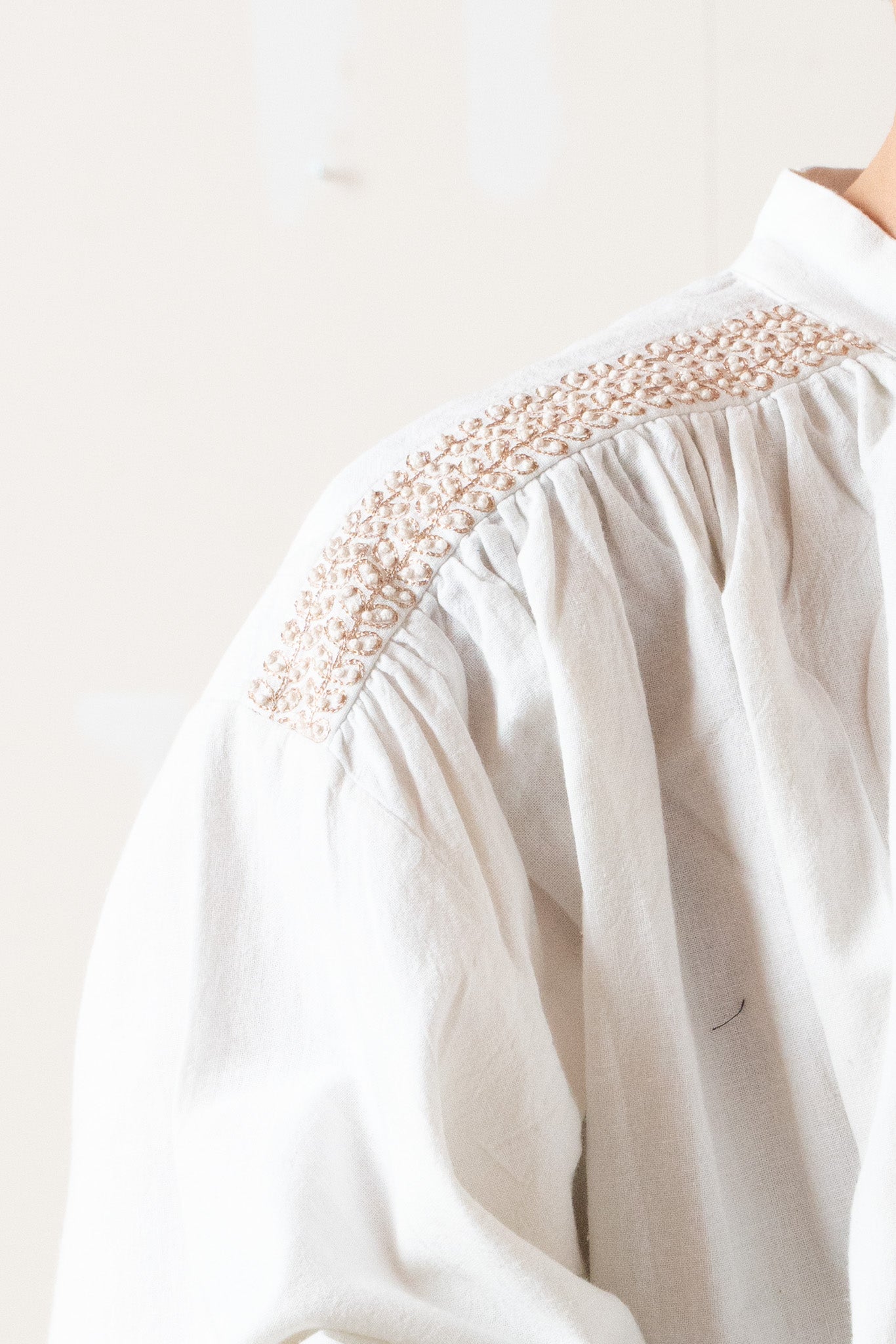 BUNON(ブノン) エンブロイ ブラウス