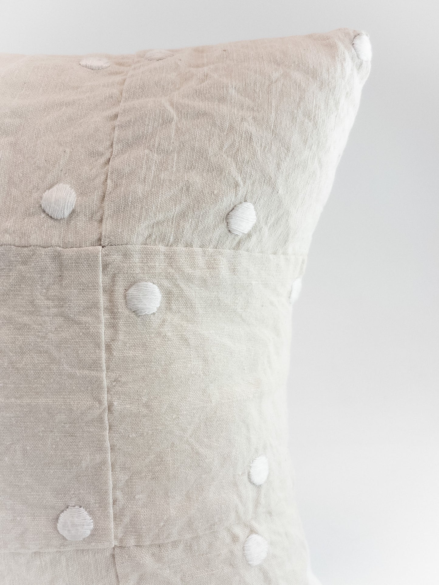 【tsukuroite】 hand sewn patchwork cushion dot