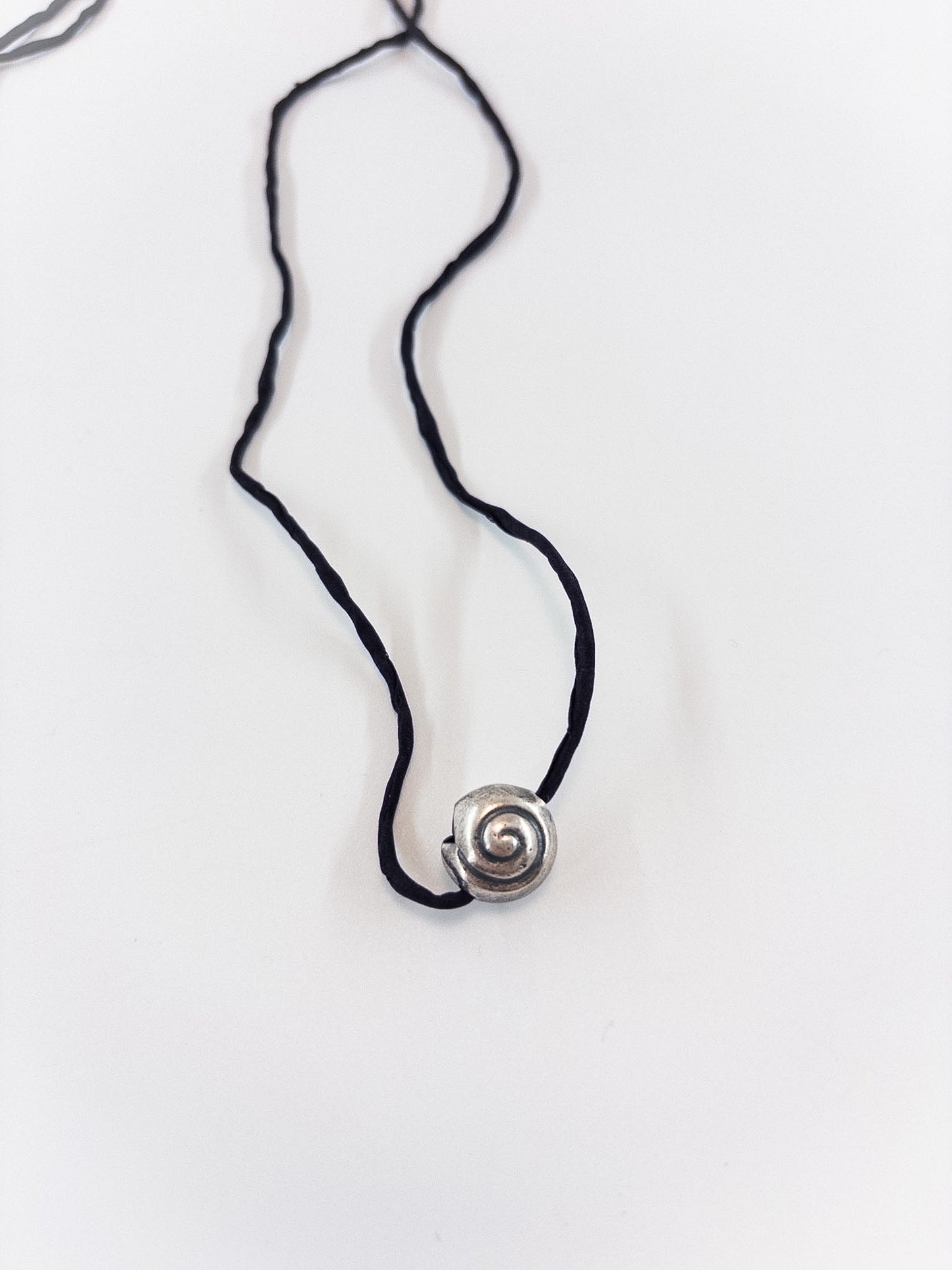 【accessories mau】カレンシルバ シルクコードネックレス　小