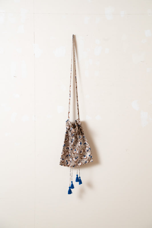 BUNON(ブノン) カディシルク all embroidery drawstring bag 【mocha】
