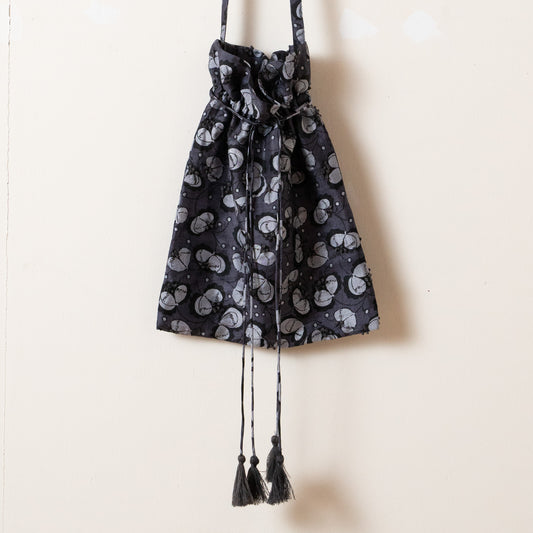 BUNON(ブノン)　カディシルク　all embroidery drawstring bag 【charcoal】