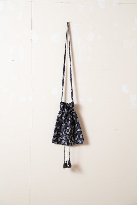 BUNON(ブノン) カディシルク all embroidery drawstring bag 【charcoal】